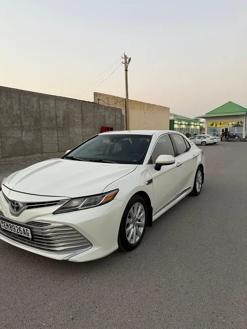 Toyota Camry 2018 - 1