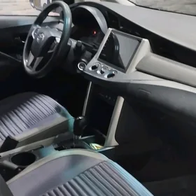 Toyota Innova 2021