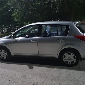 Nissan Versa 2011
