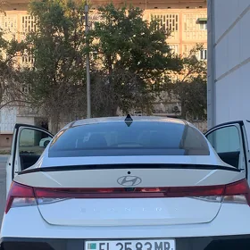 Hyundai Elantra 2025