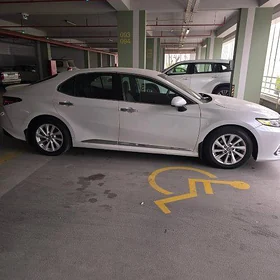 Toyota Camry 2021