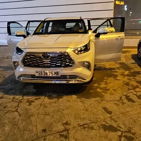 Toyota Highlander 2021