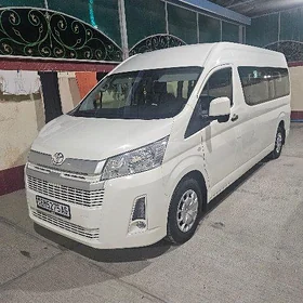 Toyota Hiace 2022