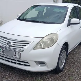 Nissan Versa 2012