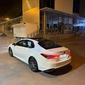 Toyota Camry 2021