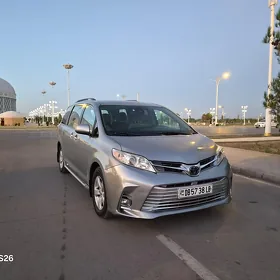 Toyota Sienna 2018