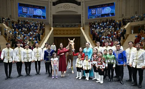 Для гостей из Азербайджана представили культурную программу в Аркадаге и Ашхабаде