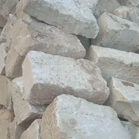 Ak daş