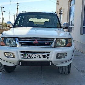 Mitsubishi Montero 2001