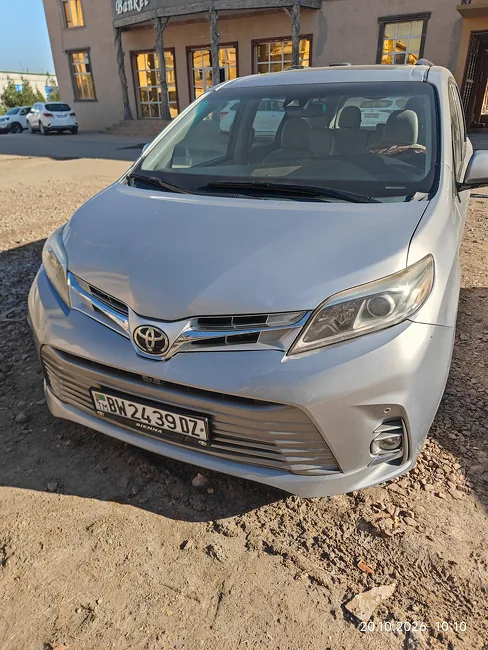 Toyota Sienna 2018 - 1