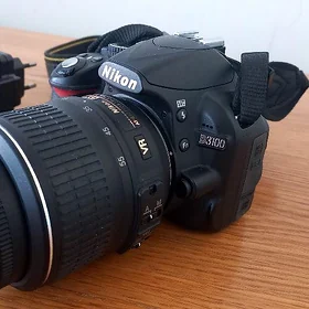 NIKON D3100