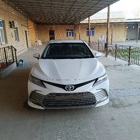 Toyota Camry 2021