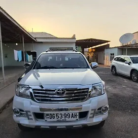 Toyota Hilux 2015