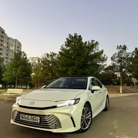Toyota Camry 2025