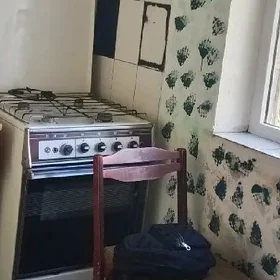 8 МКР  2 ЭТАЖ 1 КОМНАТНАЯ