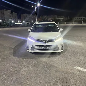 Toyota Sienna 2018