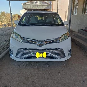Toyota Sienna 2019