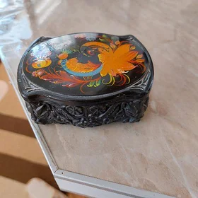 Продаётся старинная  шкатулка