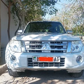 Mitsubishi Pajero 2012