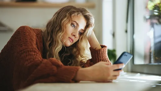Частый просмотр TikTok-видео усиливает раздражение из-за разницы в доходах — исследование