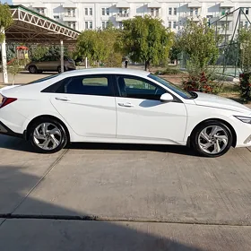 Hyundai Elantra 2025
