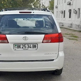Toyota Sienna 2003
