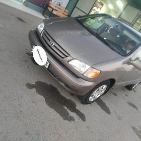 Toyota Sienna 2000