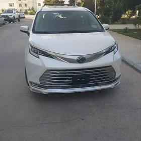 Toyota Sienna 2021