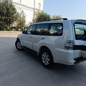 Mitsubishi Pajero 2021