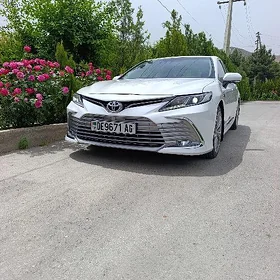 Toyota Camry Hybrid 2021