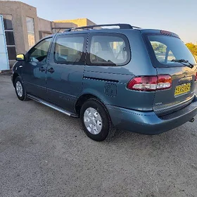 Toyota Sienna 2002