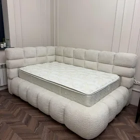 кровать krawat