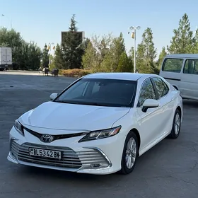 Toyota Camry 2021