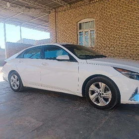 Hyundai Elantra 2023