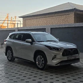 Toyota Highlander 2021