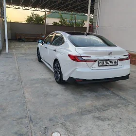 Toyota Camry Hybrid 2024