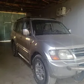 Mitsubishi Pajero 2002