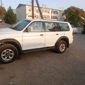 Mitsubishi Montero 1999