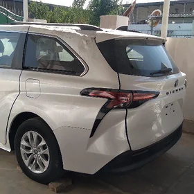 Toyota Sienna 2022