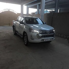 Toyota Hilux 2025
