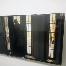 Продается телевизор 50 размер.