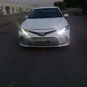 Toyota Camry Hybrid 2021