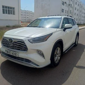 Toyota Highlander 2021