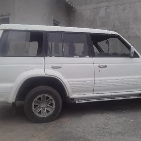 Mitsubishi Pajero 1992