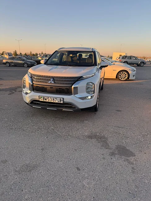 Mitsubishi Outlander 2024 - 1