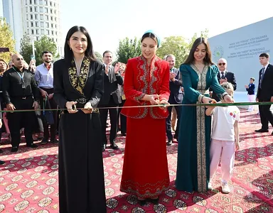 В Ашхабаде открылась международная выставка искусств «Мать-природа»