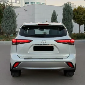 Toyota Highlander 2021