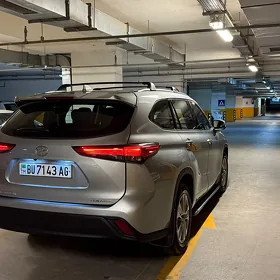 Toyota Highlander 2021