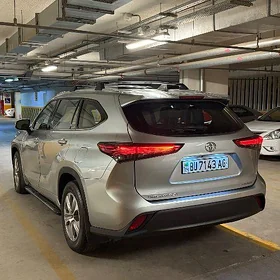 Toyota Highlander 2021