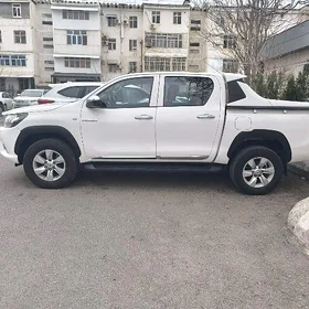 Toyota Hilux 2021